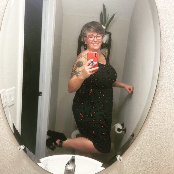 Meet your Posher, Kitty - Picture 2 of 8